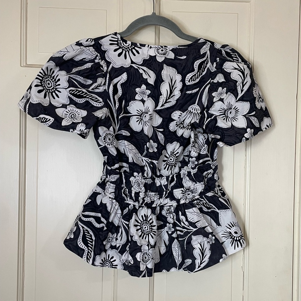 Anthropologie The Somerset FLATTERING Blouse Dark Floral Gray & Black, Size XXS - Picture 6 of 8
